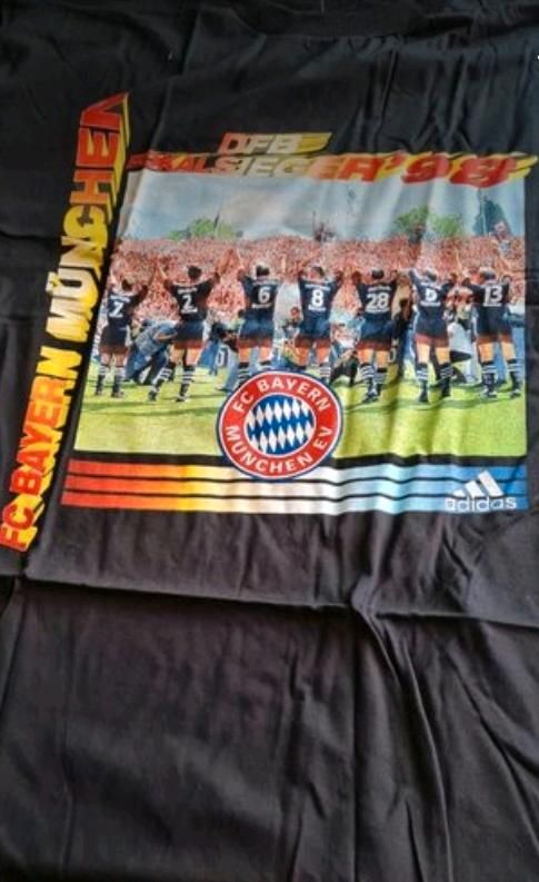 Adidas FC Bayern München-Verschieden T-Shirt's in Berlin