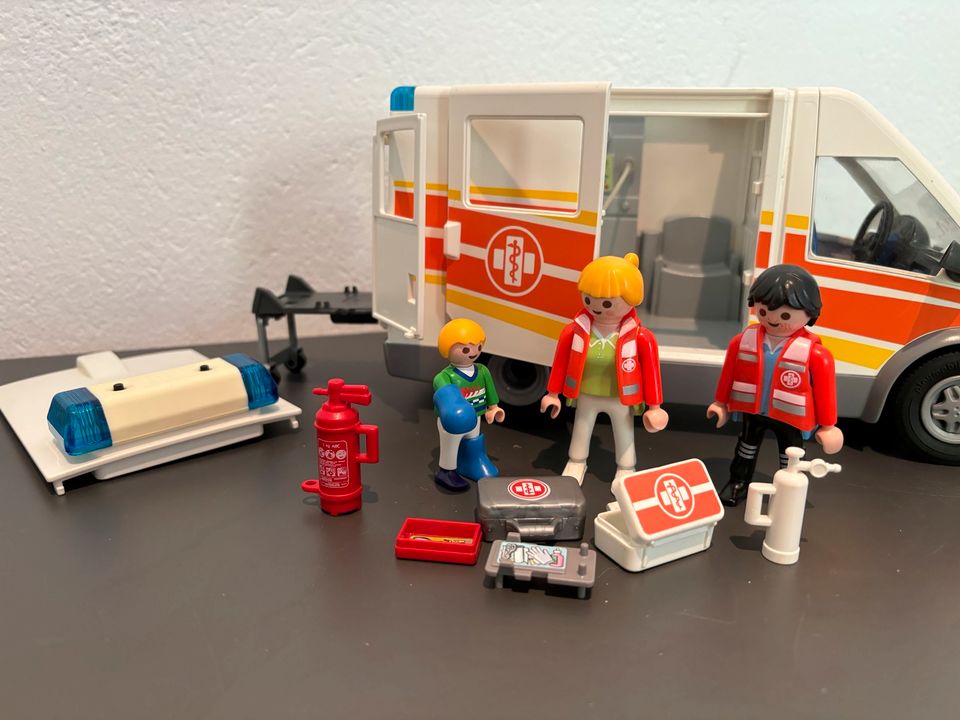 Playmobil Krankenwagen mit Licht und Sound in Lübeck