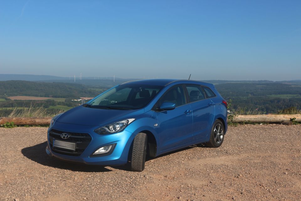 Hyundai i30 Kombi blue Trend 1.6 Diesel BJ 2016 110PS in Tholey