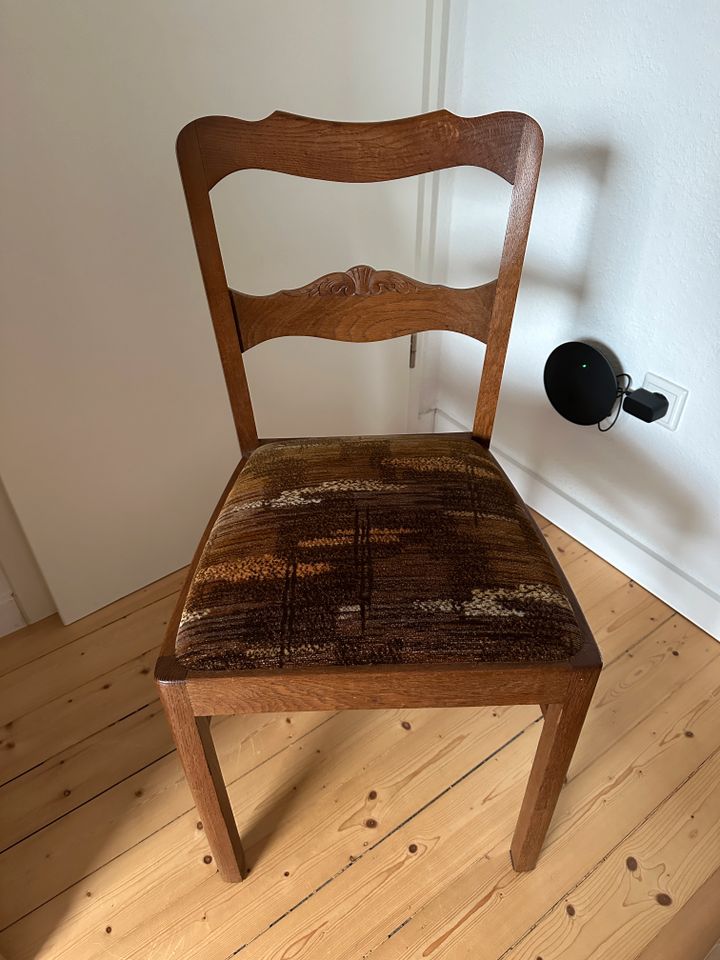 6 Stühle - 100 Jahre - Holzstühle mit Polster - 1A Zustand! in Melle
