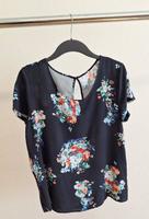 Damen Bluse mit Blumenmotiven Größe 38/40, Kurzärmelig Hessen - Gelnhausen Vorschau