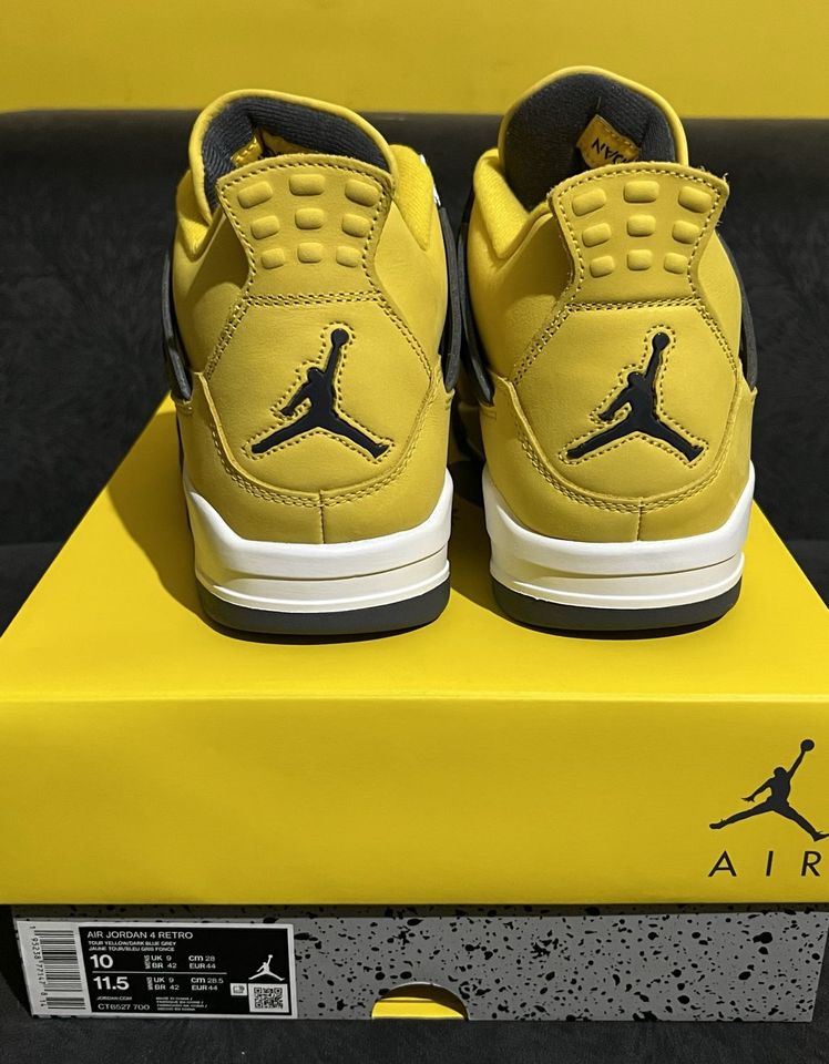 Jordan 4 Retro Lightning (2021) in Hoppegarten