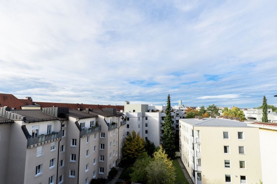 Provisionsfrei! Erstbezug nach Sanierung: Exquisite 3-Zi-Wohnung in München in München