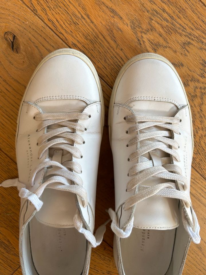 Sneaker „White Low“ von Alexander Laude in Reichersbeuern