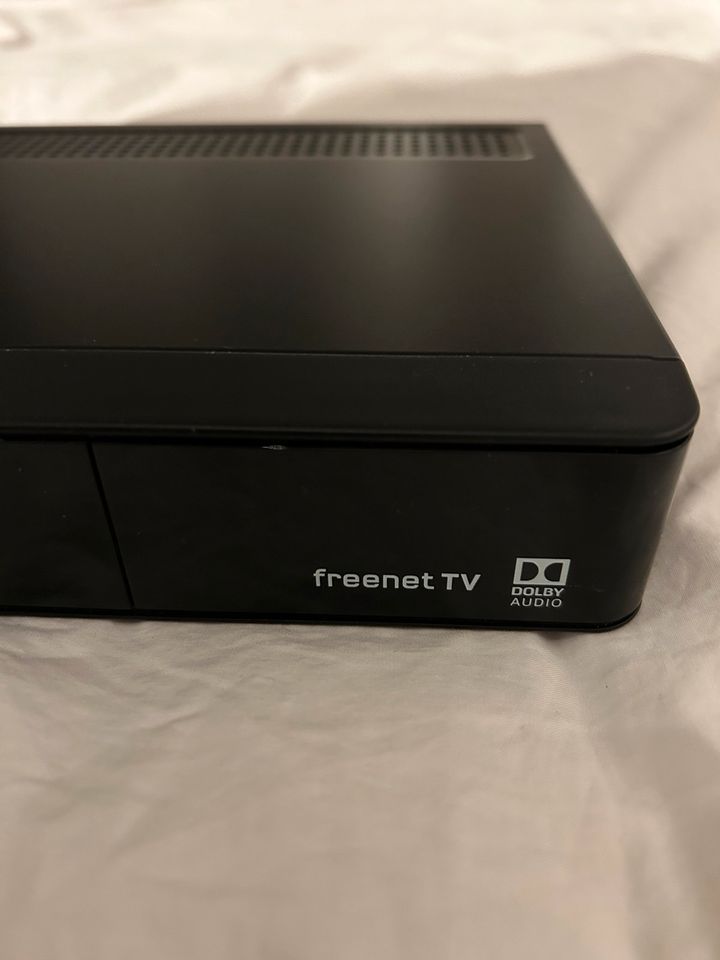 Freenet Strong Digital Terrestrial HD Receiver SRT 8540 in Hamburg