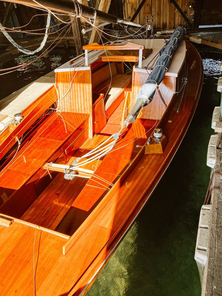 Bootsschuppen mit Segelboot in Waren (Müritz) zu verkaufen in Waren (Müritz)