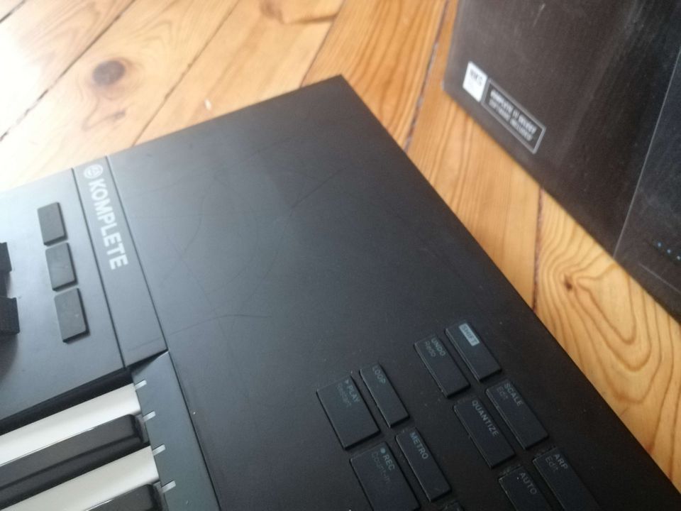 Komplete Kontrol S49 Mk2 mit OVP in Berlin