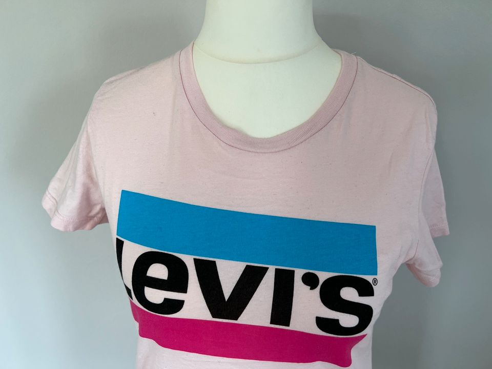 Levi‘s Shirt Größe XS in Uelzen