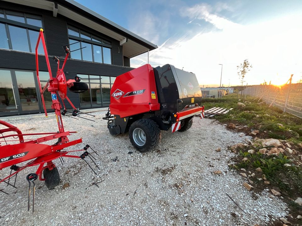 Kuhn Rundballenpresse FB 2130 in Aalen