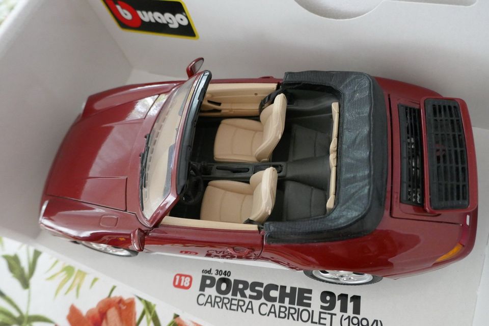 Modellauto 1/18 Porsche 911 Carrera Cabriolet 1994 in Nürnberg (Mittelfr)