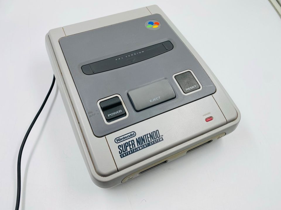 SNES Super Nintendo Entertainment System Konsole + 14 Spiele in Hamburg