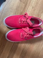 Lacoste Schuhe 38 rot Niedersachsen - Springe Vorschau