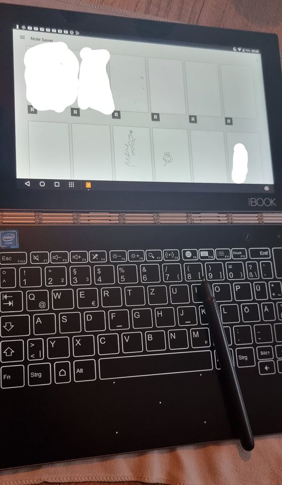 Lenovo Yoga Book Android tablet in Nieder-Olm