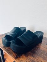 Sandalen Keilabsatz schwarz dicker Riemen 40 Pull&Bear Friedrichshain-Kreuzberg - Friedrichshain Vorschau