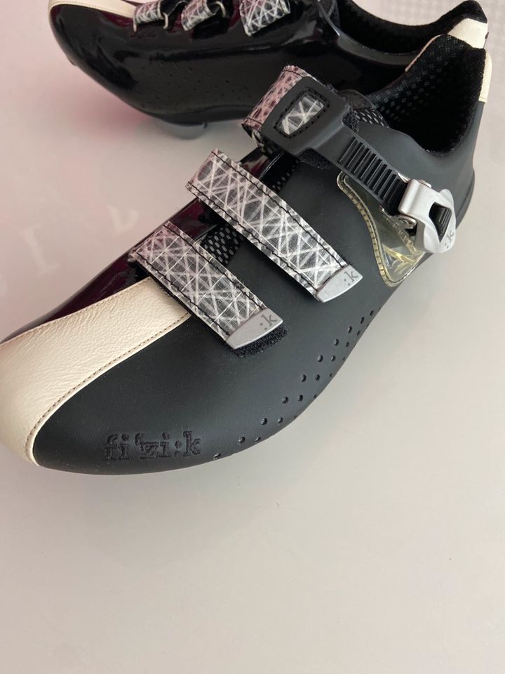 Fizik Rennradschuhe Gr 42 Neu in Düsseldorf