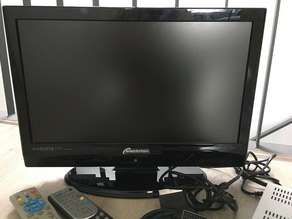 Kleiner Kinder Fernseher inkl. DVD Player und Receiver 58 Zoll TV in Kastellaun