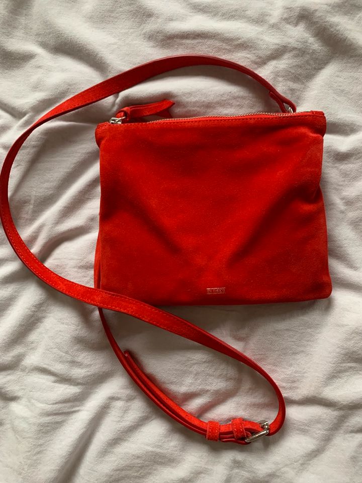 Closed Tasche Velourledertasche rot in Wedel