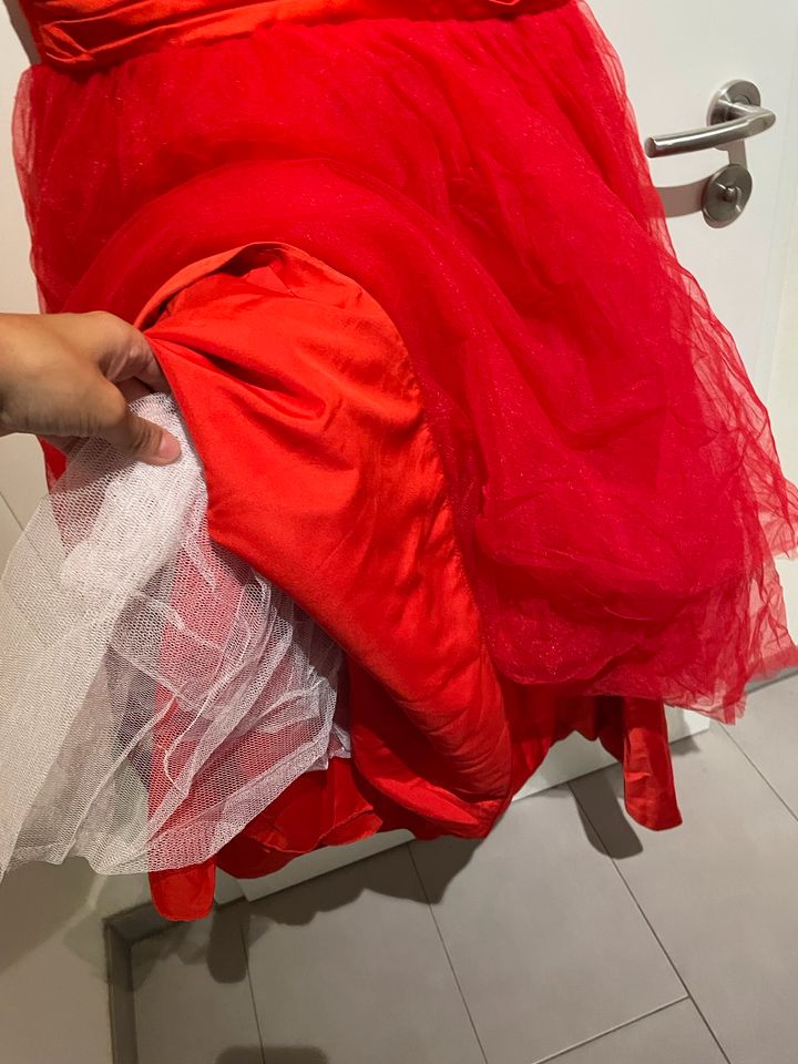 Ballkleid, Abendkleid rot von Sunvary Gr 36 in Dresden