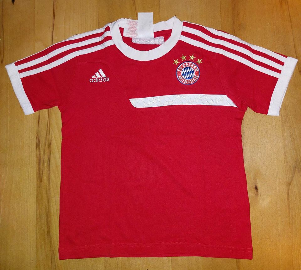 Bayern München Trainingsshirt in Gr. 128 in Fröndenberg (Ruhr)