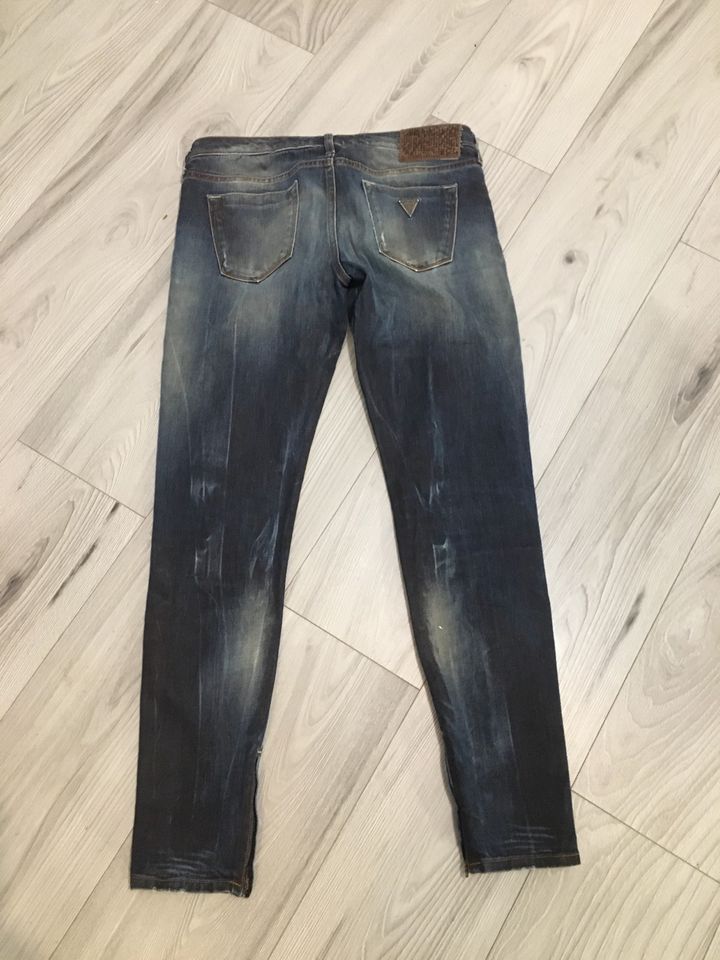 Guess Distressed-Jeans für Damen, Größe 28 in Horb am Neckar