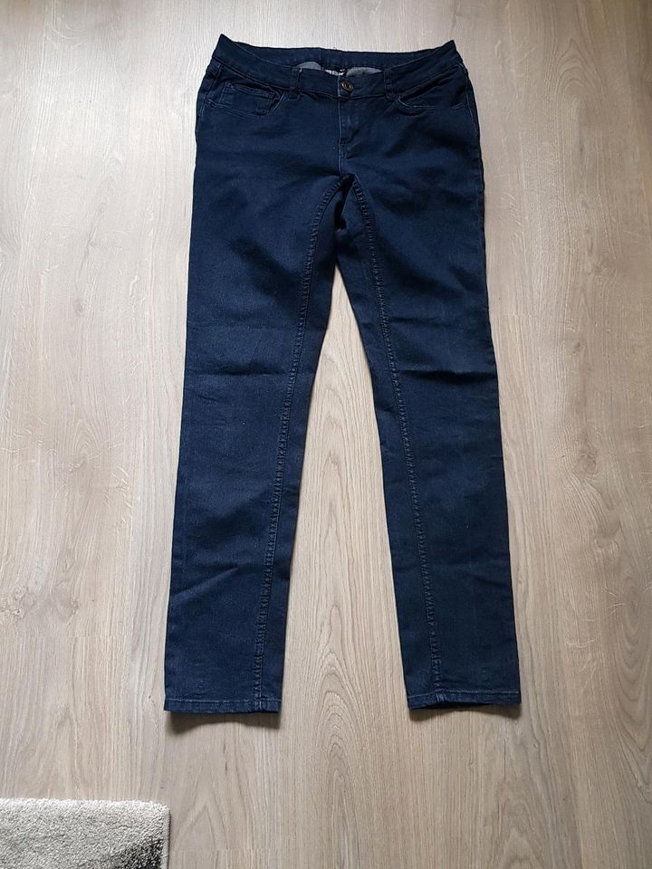 Drei Skinny Jeans in 31 Weite Gr.42 in Braunschweig