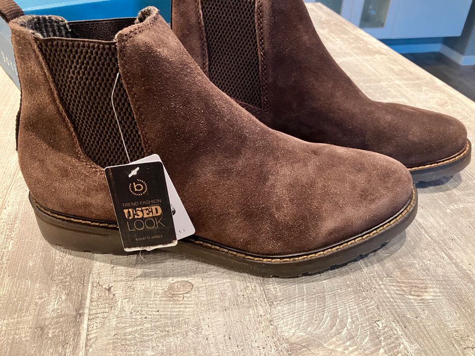 Neue Boots von Bugatti in Langenfeld