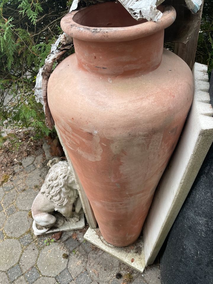 Terrakotta Vase in Neumarkt-Sankt Veit