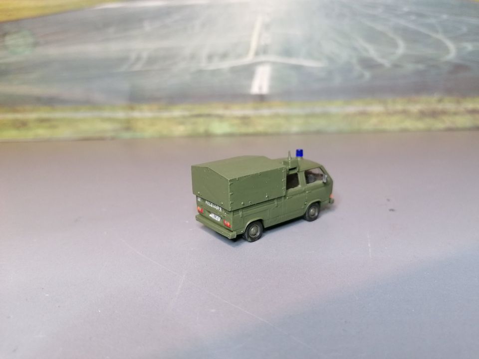 Roco Minitanks 413 VW T3 DoKa Feldjäger Polizei 1:87 H0 Herpa AWM in Bamberg