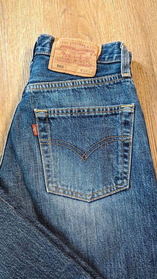 Levis 501 W26 L32  Blue Jeans Hellblau wie neu! Made in Europe! in Penig