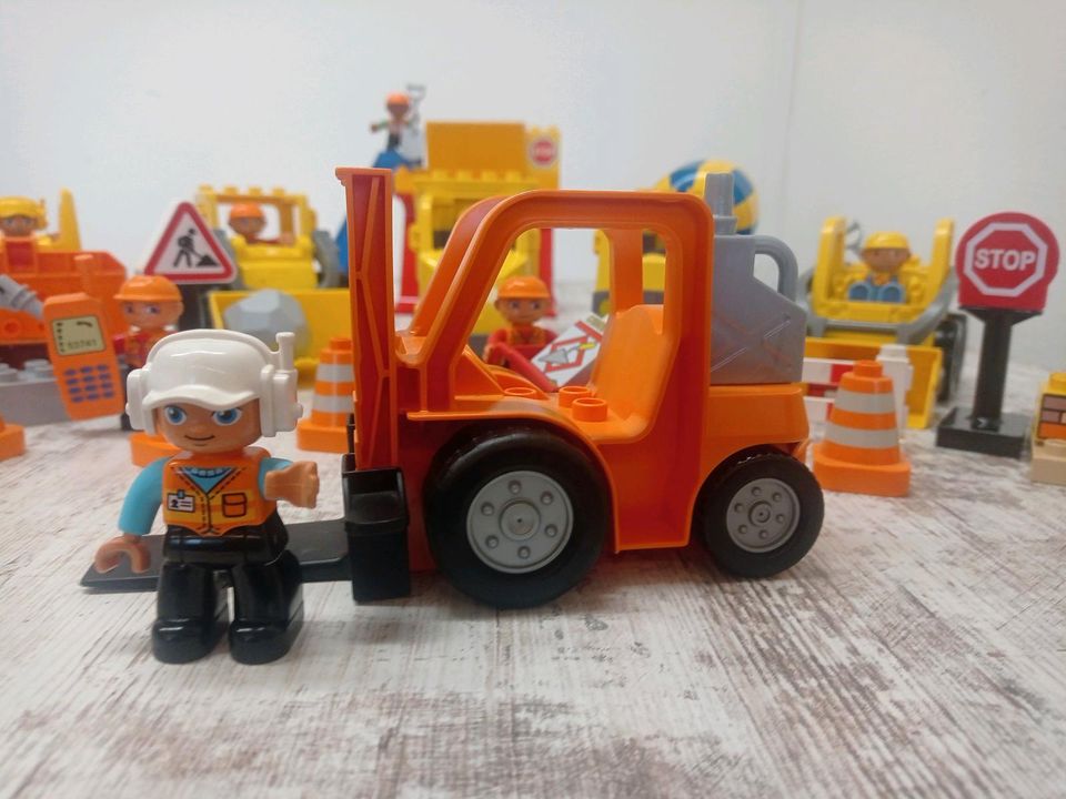Lego Duplo Baustellenset XL Fahrzeuge Zubehör Figuren in Hamburg