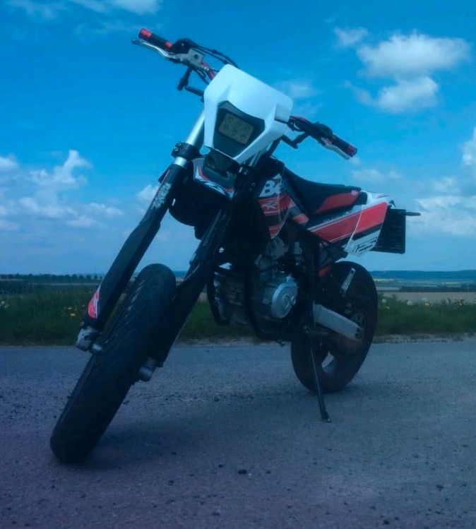 Beta RR 125 Akrapovic mit Zubehör keine KTM Husqvarna Honda in Nieheim