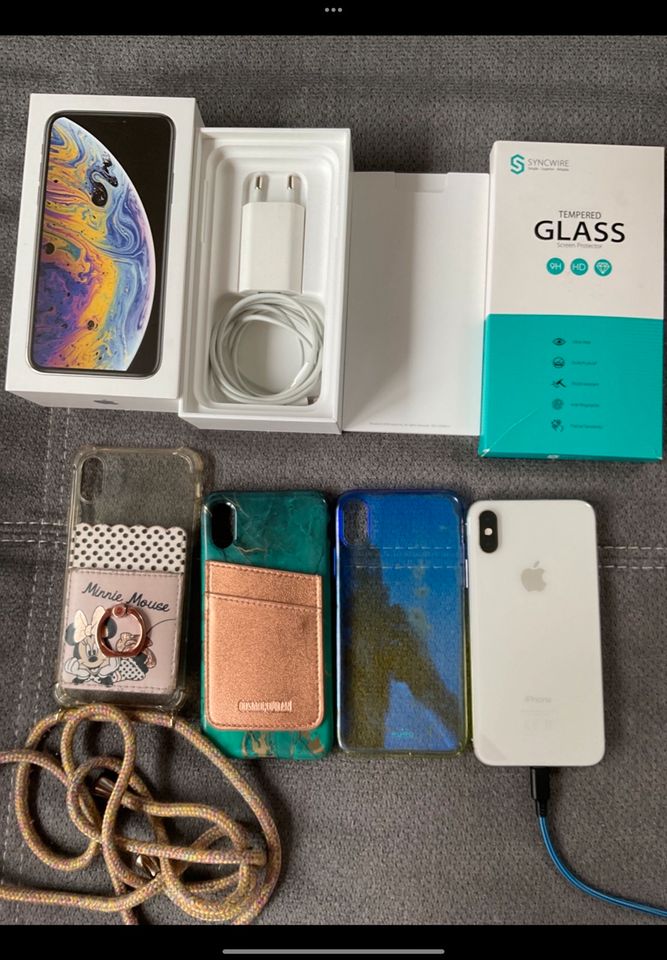 iPhone XS 64gb+Hüllen+1x neu tempered Glas in Wuppertal