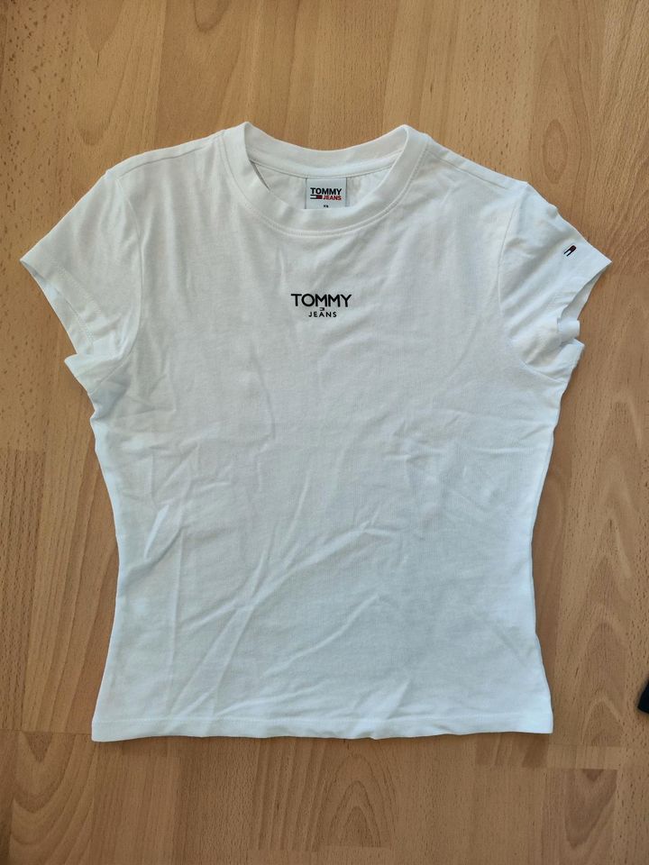 Tommy Hilfiger T-Shirts 2x Gr. XS 34 weiß blau in Wunsiedel