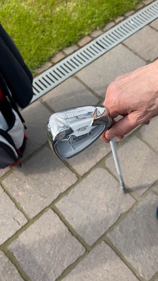 Wilson Golfbag mit Golfschlägern in Wallenhorst