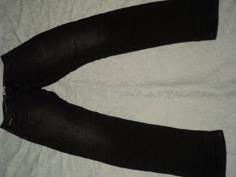 2 Jeans Gr.29/32 in Weitersborn