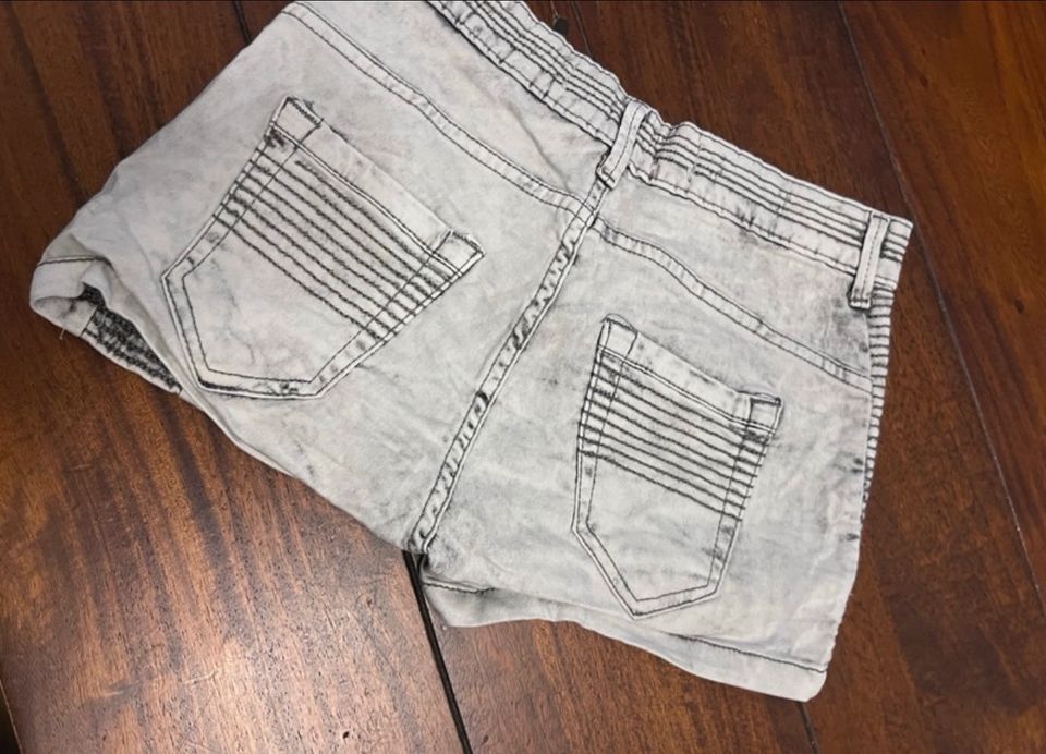 Schöne Damen Shorts Jeans Denim Co. Größe 36 Neu in Berlin