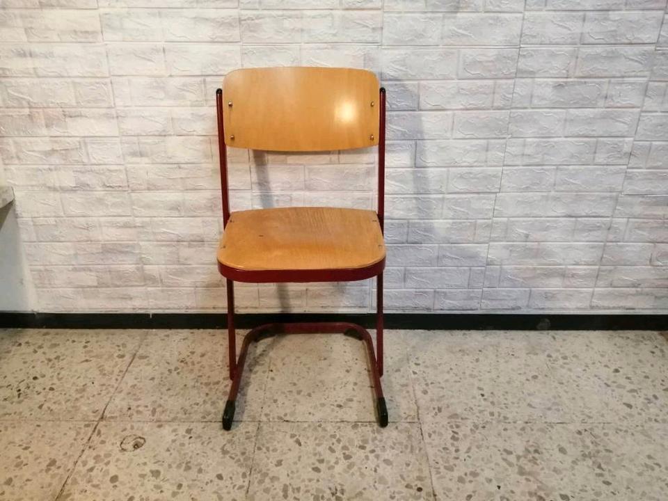 2 Schulstühle Stapelstühle Bürostühle Stühle Stk 25€ in Taunusstein
