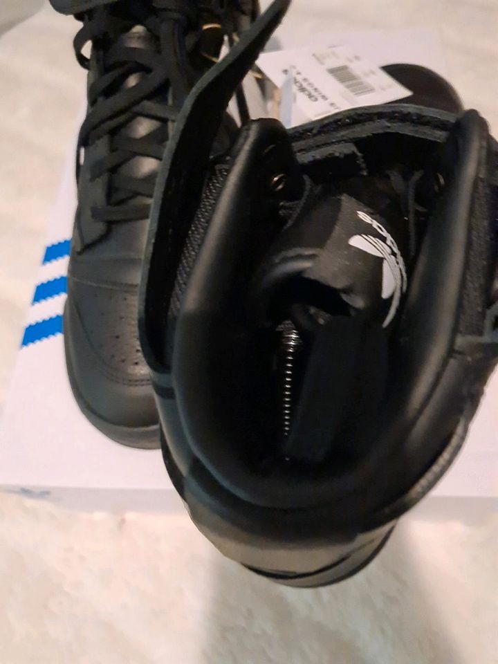 Adidas Wings 4.0 x Jeremy Scott Cloud Black 2022 | EU 45 1/3 in Stuttgart