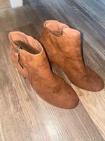 Stiefel braun neuwertig Gr. 39 Brandenburg - Luckenwalde Vorschau
