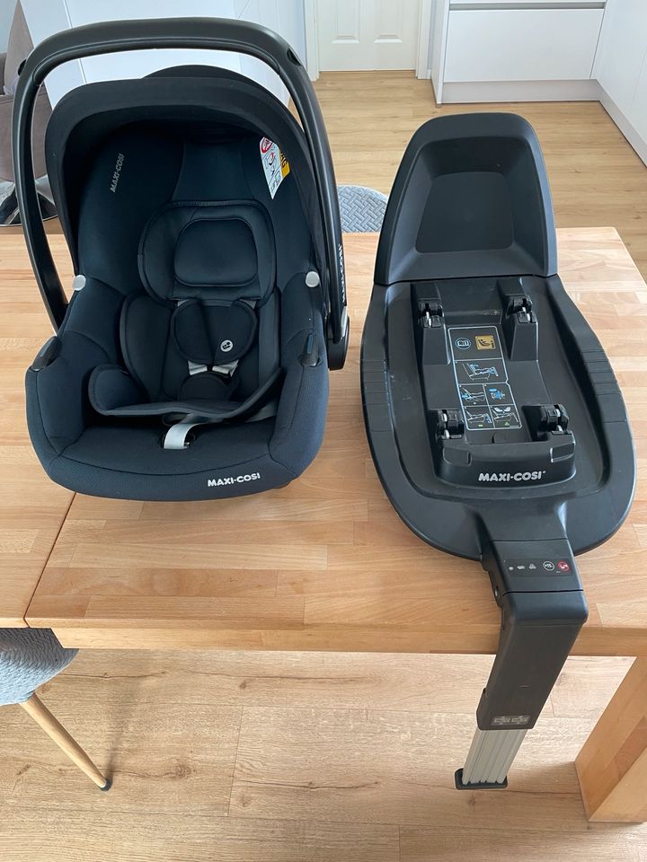 Maxi Cosi mit Isofix Station in Minden