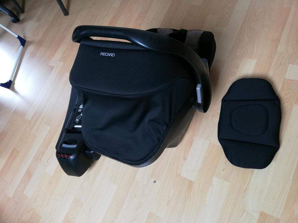 Recaro Privia Babyschale wie neu inkl Isofix Basis Maxi Cosi in Bopfingen