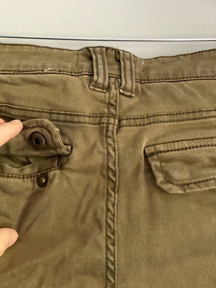 Kleiderpaket Hosen (Cargo, Chino, Jeans) Größe 36-38 in Hamburg