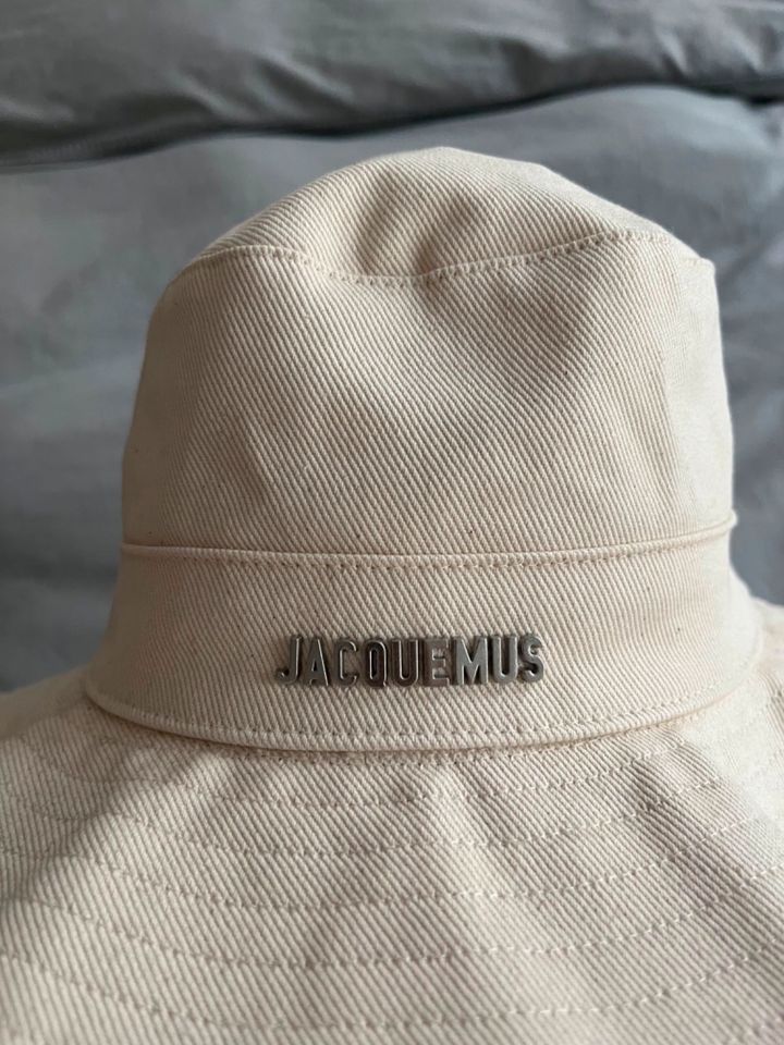 Jacquemus Le Bob Artichaut Hut Off-White Gr. 60 in München