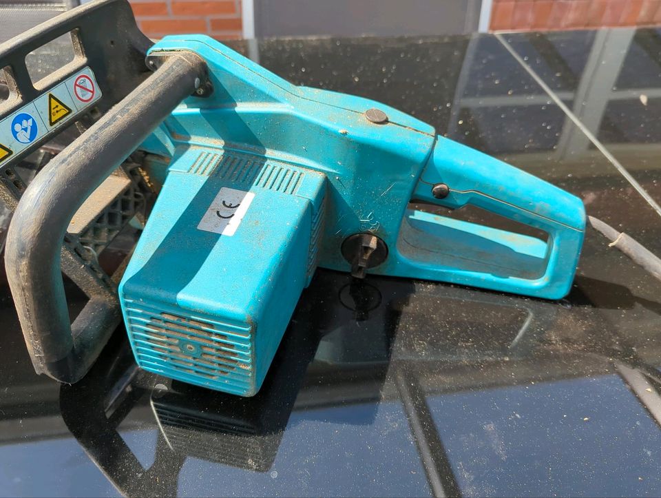 Makita DES 300 Elektro Kettensäge in Lastrup