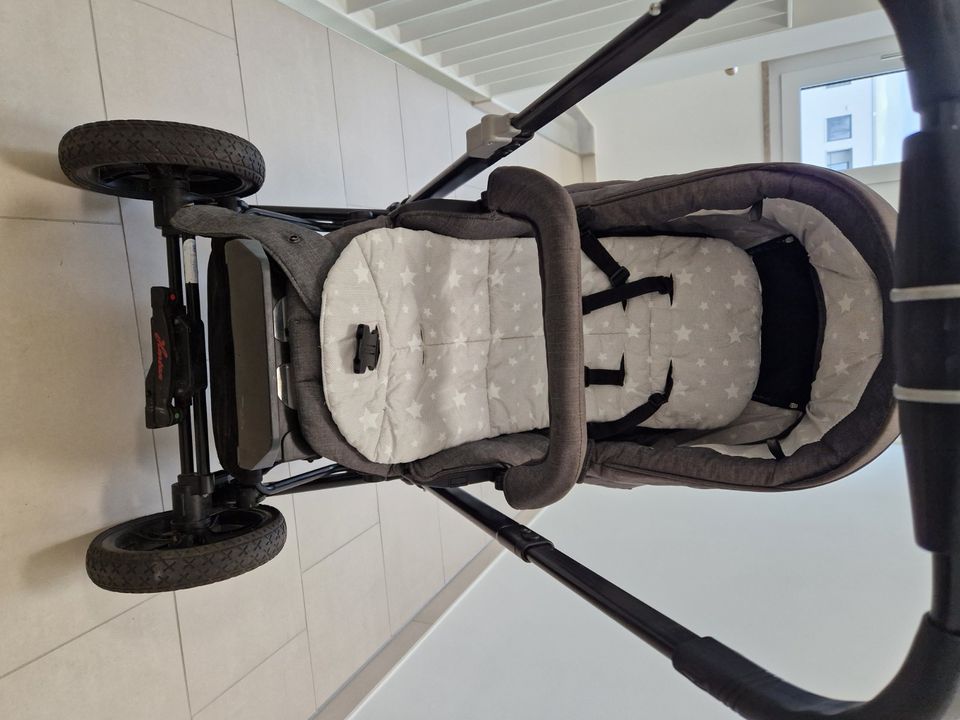 VIP Hartan Kinderwagen mit babyschale Buggy inklusive in Augsburg