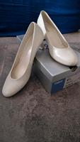 Gabor Pumps Brautschuhe cremeweiß Gr. 40/6,5 Baden-Württemberg - Künzelsau Vorschau