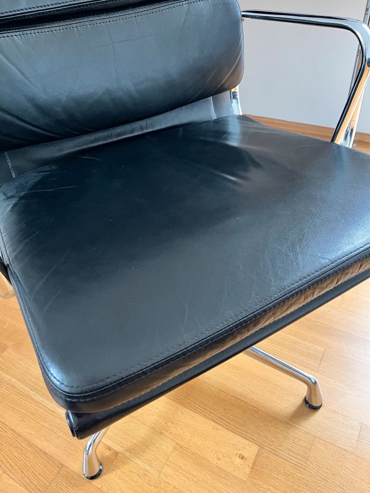 Vitra EA 208 Soft Pad, Leder, schwarz in Frankfurt am Main