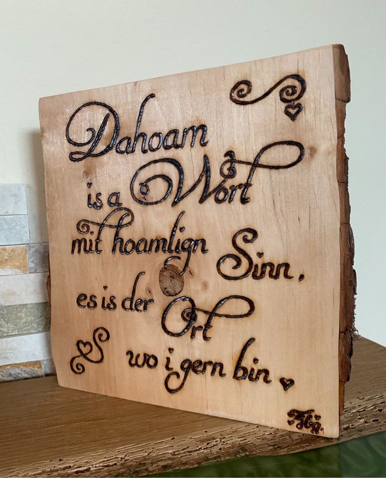 °Fbg° ein Dekobrett mit Schrift „ Dahoam is a Wort mit … in Waldmünchen