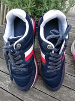 Turnschuhe von Tommy Hilfiger Größe 39 Rheinland-Pfalz - Hermeskeil Vorschau