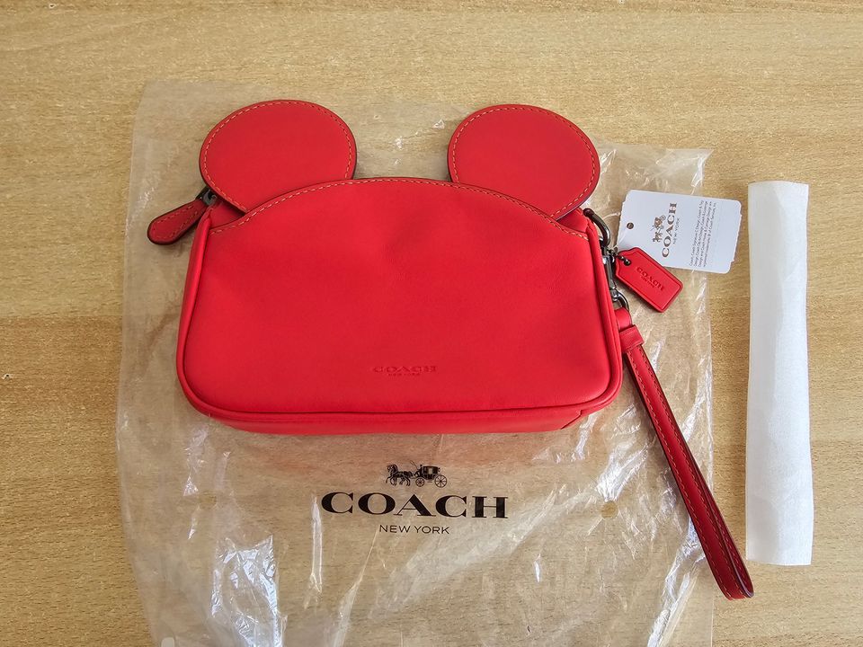 Disney X Coach Mickey Mouse Leather Ears Wristlet rot neu in Frankfurt am Main